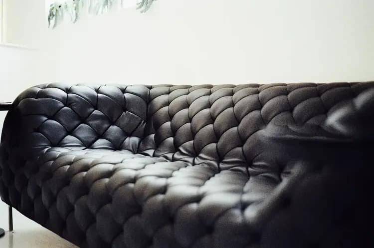 Ledersofa – Leder reinigen und pflegen